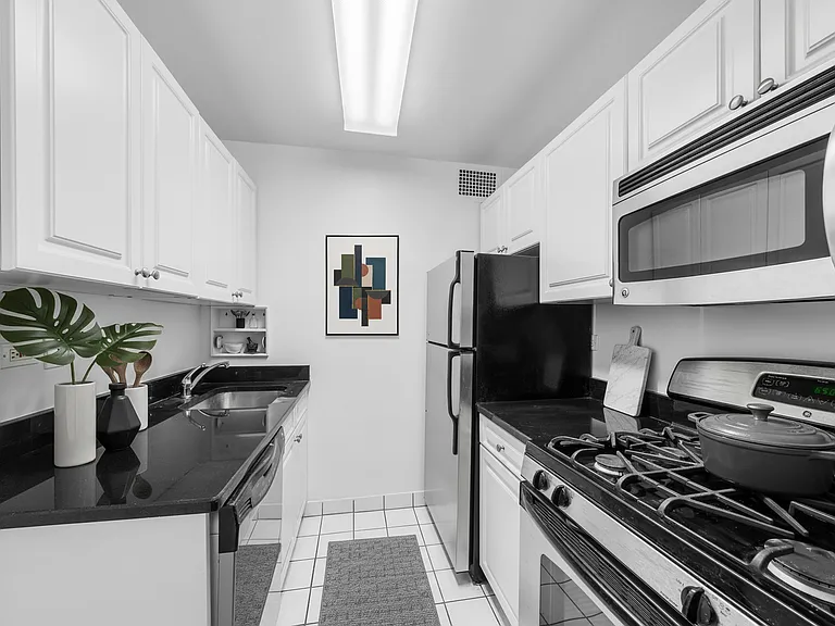 185 E 85th St #21A — Photo 4
