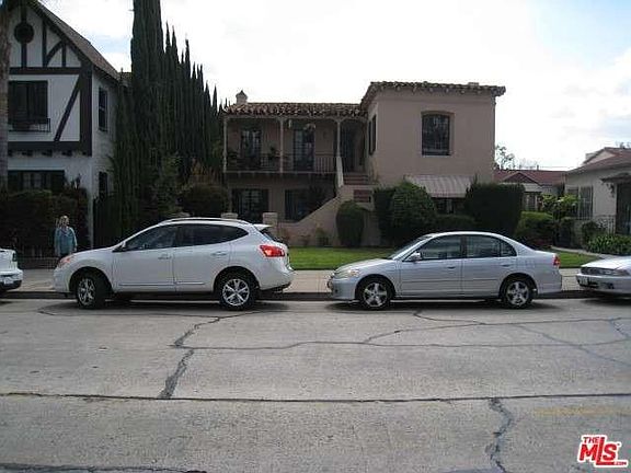 4th image of 1112 S Doheny Dr