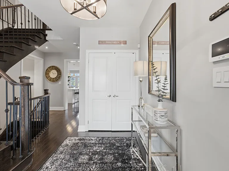 18 Alex Campbell Cres — Photo 4