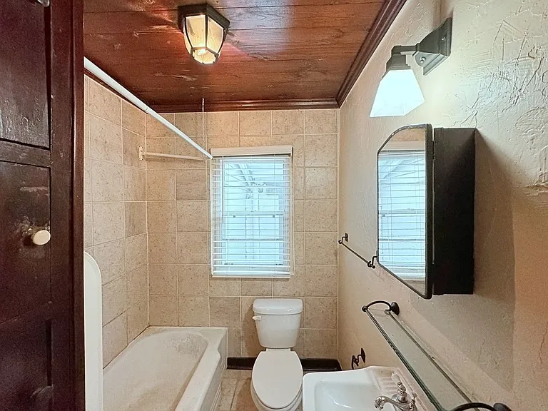 878 Kenmore Ave — Photo 5