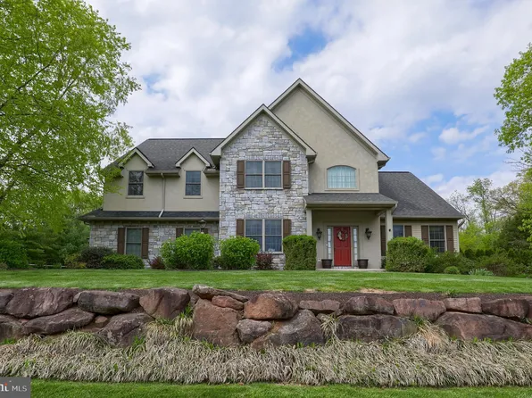 165 Smokestown Rd, Reinholds, PA 17569