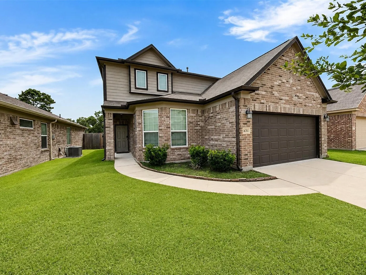 4 bed, 3.5 bath, 2417 sqft, $2,450 — Photo 3