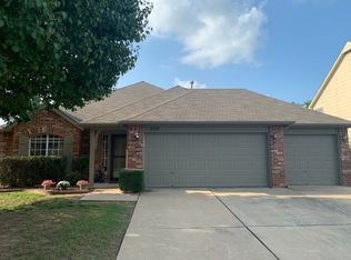 2704 W Oakland St, Broken Arrow, OK 74012
