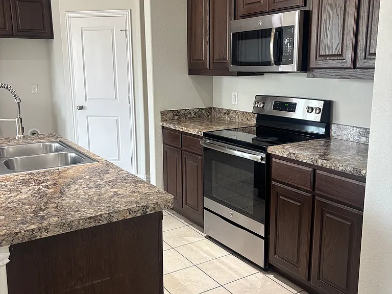 352 Emerald Creek Dr — Photo 16