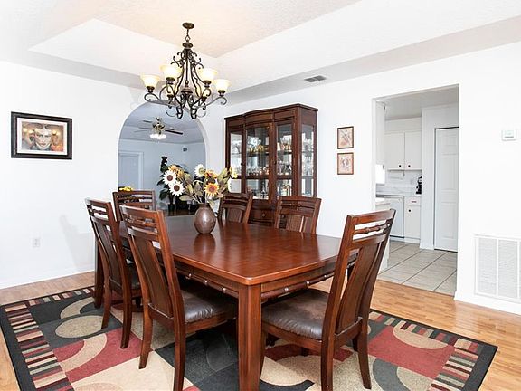 5th image of 9512 N Oakleaf Ave