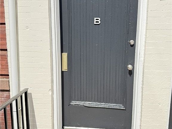 3rd image of 2034 W Grace St APT B