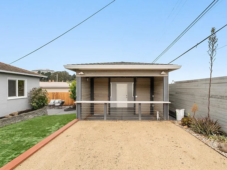 215 Mansfield Dr — Photo 10