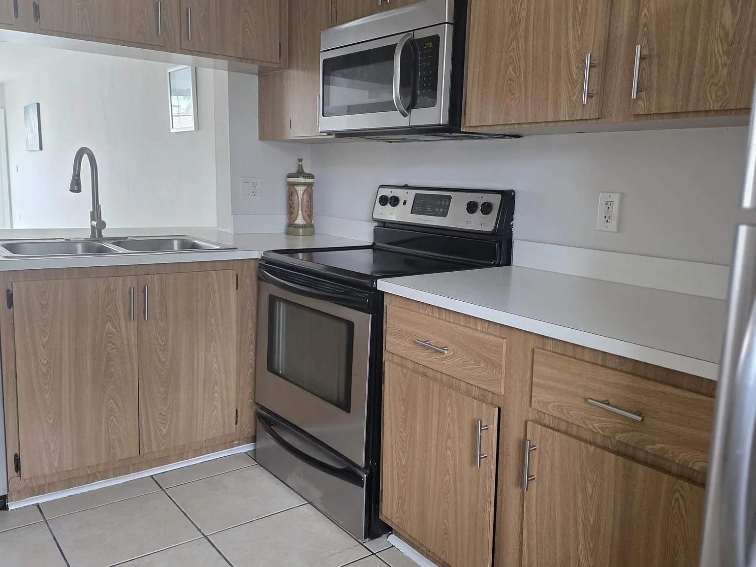 2 bed, 2.0 bath, 1201 sqft, $2,150 — Photo 2