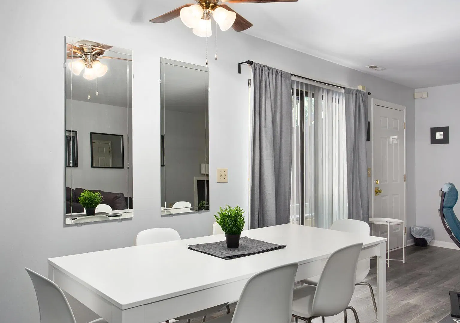 2 bed, 2.0 bath, 1000 sqft, $2,000 — Photo 2