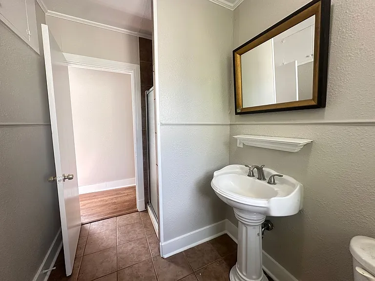 255 E Ratcliff St — Photo 7