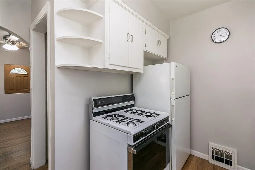Building Photo - 622 20th St NE