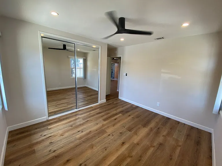 2414-16 Monroe Ave #2416 — Photo 8