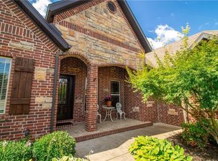 6114 Bainbridge Dr, Rogers, AR 72758