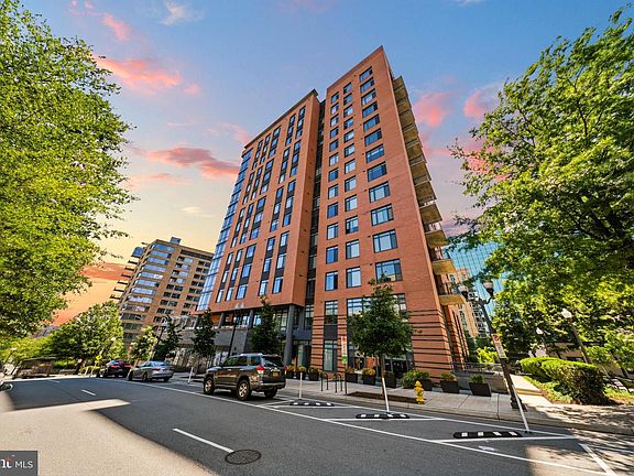 3rd image of 2000 Clarendon Blvd Unit 1105