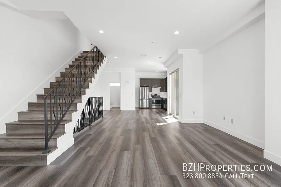 6006-6002 Klump Ave — Photo 4