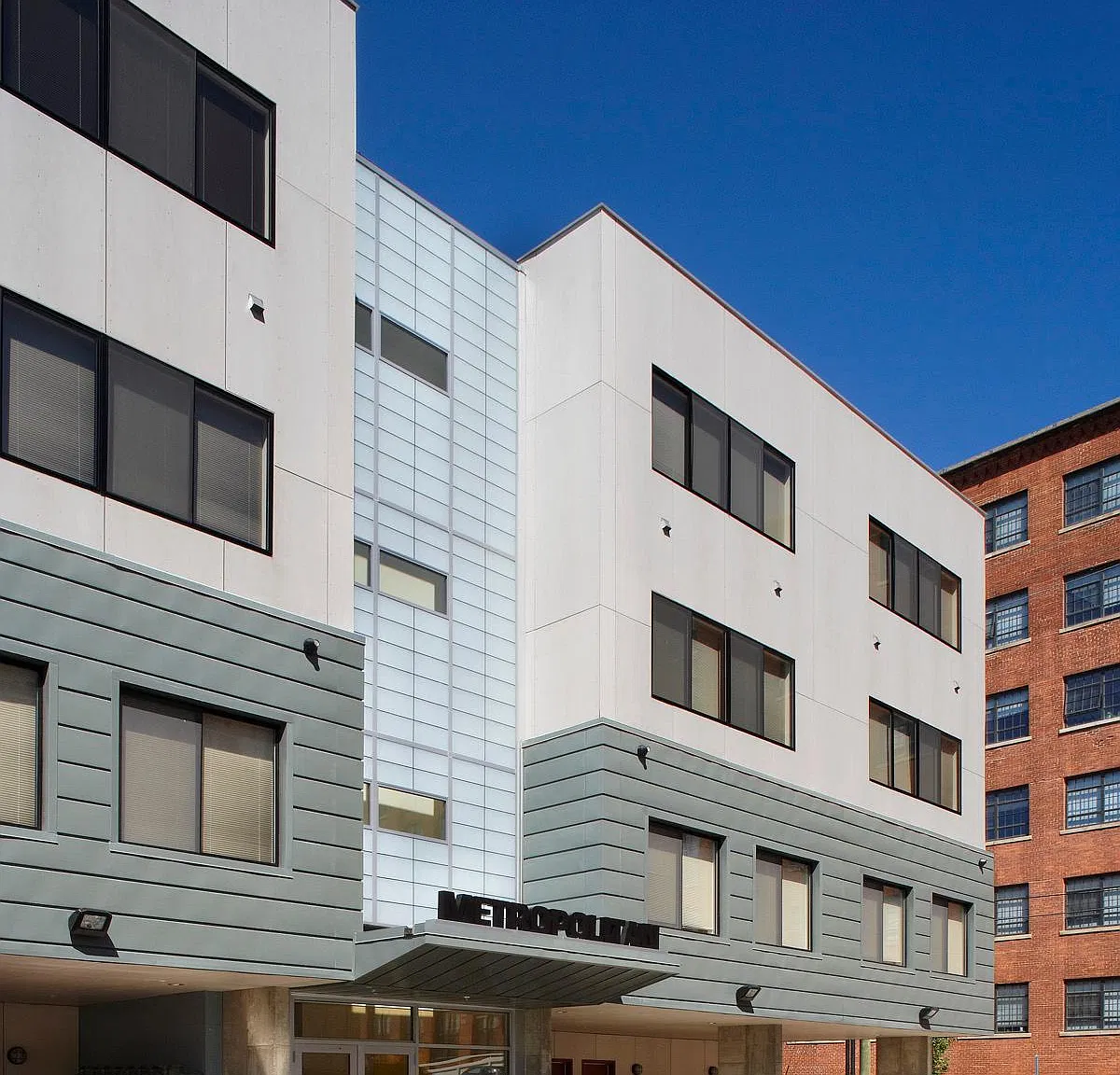Metropolitan Park Apartments — Photo 3