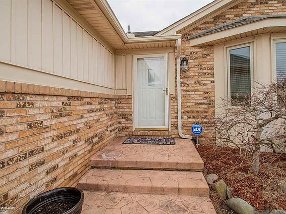 3rd image of 25276 Noble Dr