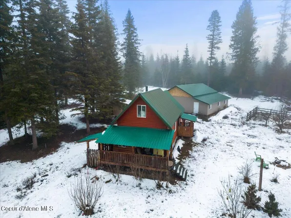 647 Private Dr, Coolin, ID 83821