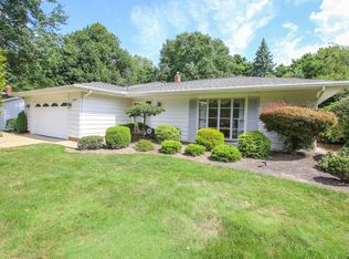 5005 Delevan Dr, Lyndhurst, OH 44124