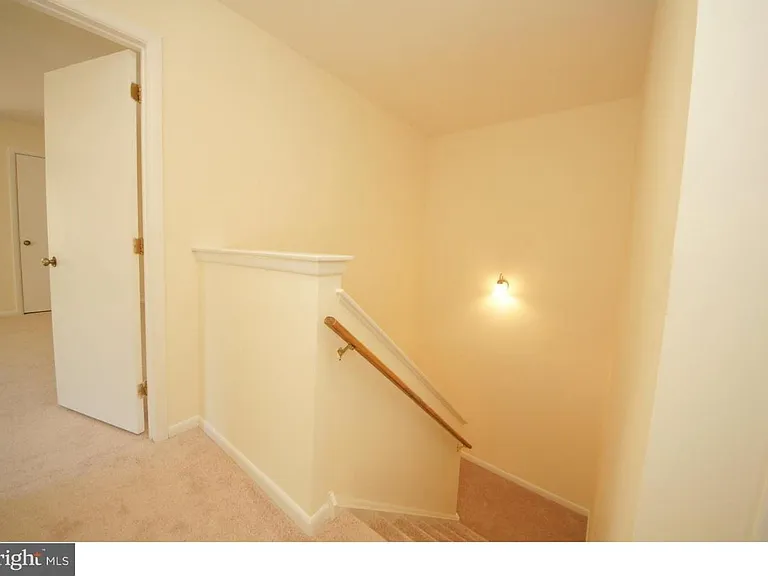 10 Sayre Dr — Photo 15