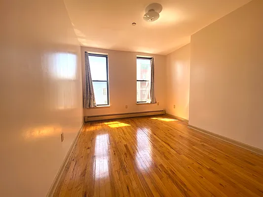 Rented by EXR | media 21