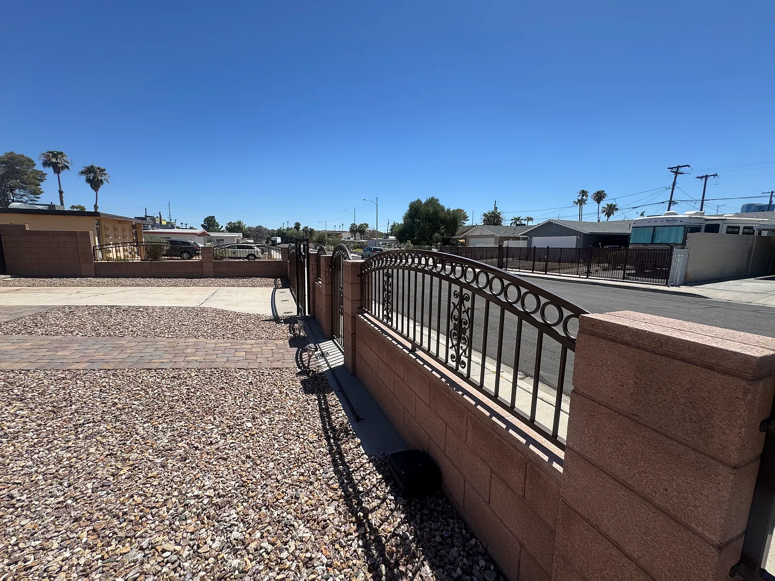 5 bed, 2400 sqft, $3,500 — Photo 4