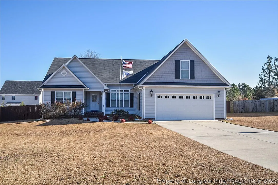3 bed, 2.0 bath, 2135 sqft, $2,000 — Photo 1