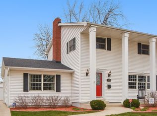 637 River Dr, Munster, IN 46321