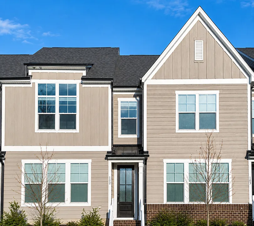 137 Carriage Club Dr #102