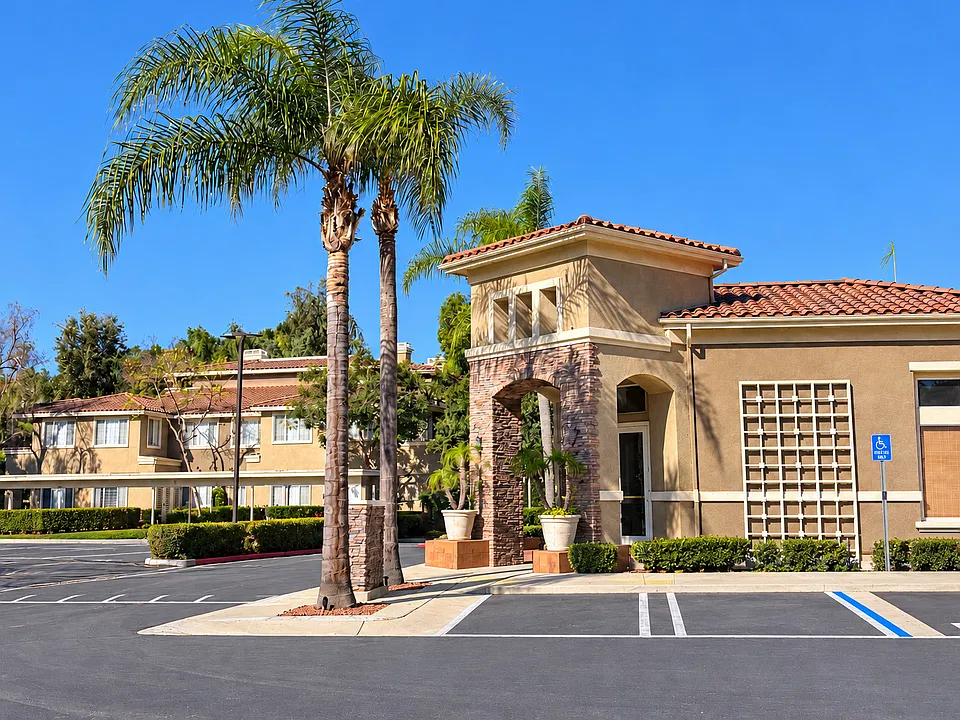 22681 Oakgrove #218