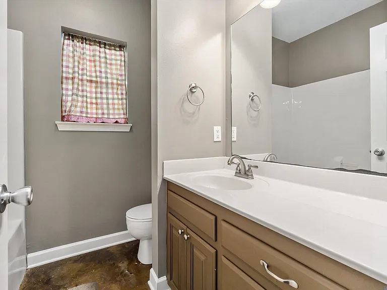 270 Stoney Creek Ave — Photo 13