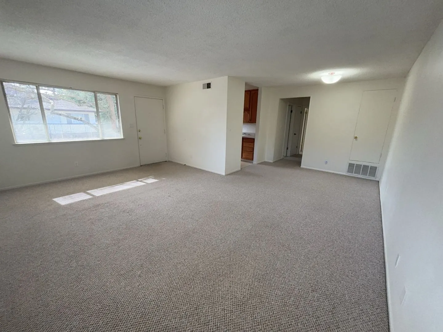 North Davis two bedroom available now! — Photo 2