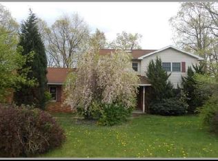 211 Kingswood Dr, Dallas, PA 18612