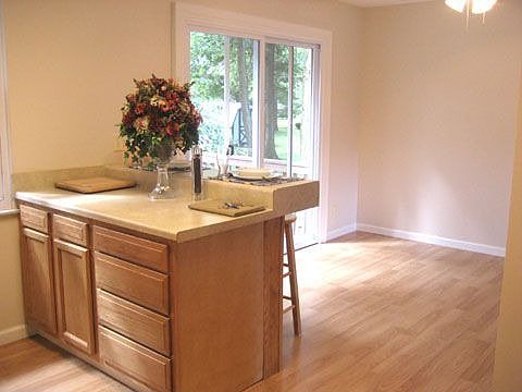 Pennisula and eat-in bar