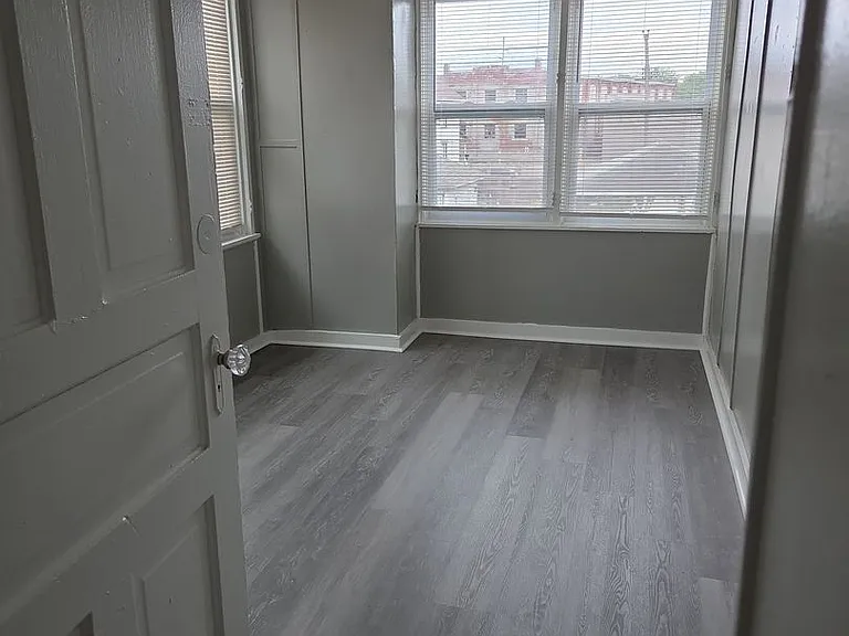 2200 E 5th St — Photo 3