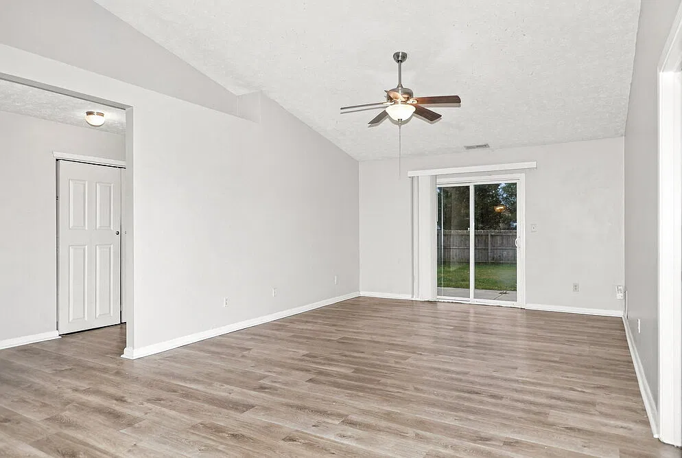4 bed, 2.0 bath, 1382 sqft, $1,790 — Photo 4