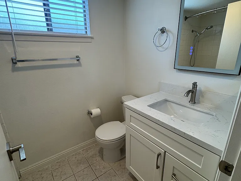 606 E Workman St — Photo 26