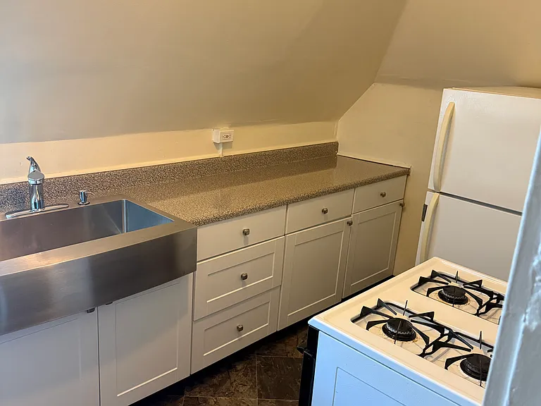 42 Rowley St #7 — Photo 15