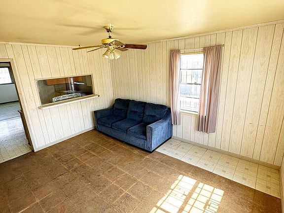 3rd image of 1835 W Pyron Ave