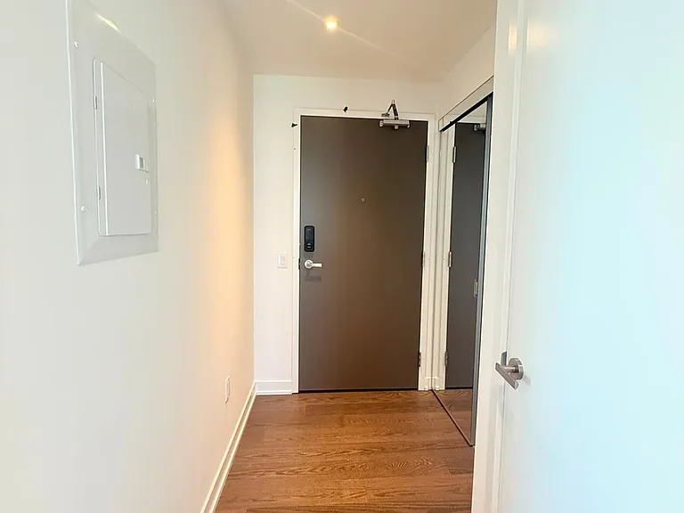 448 Burnhamthorpe Rd W #6708 — Photo 12