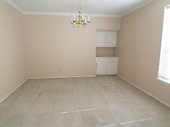 5th image of 609 Ottawa Dr