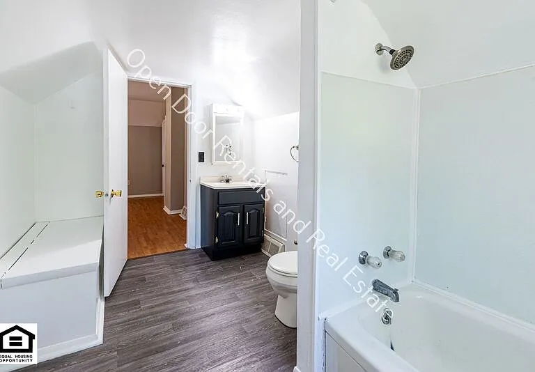 3112 1/2 Thompson Ave — Photo 9
