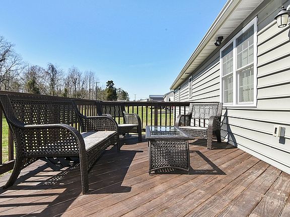4th image of 134 Village Green Dr