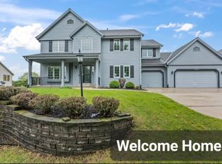 2605 River Ridge Dr, Waukesha, WI 53189