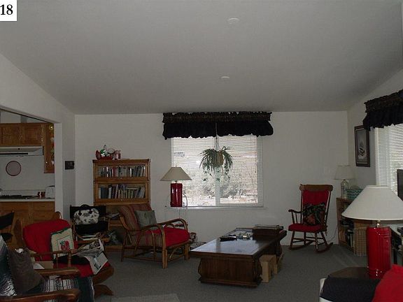 5th image of 725 945th Highway 395 E