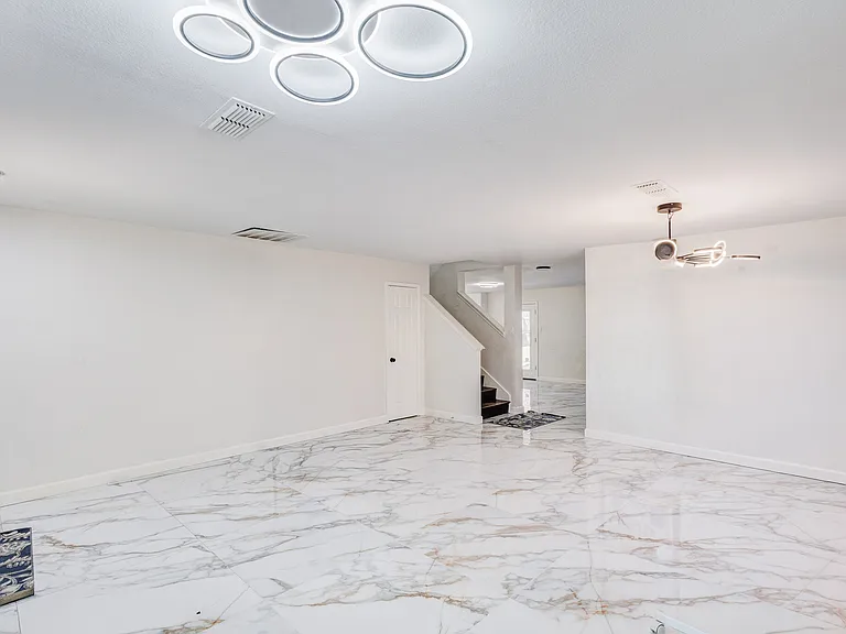 519 Darlene Trl — Photo 4