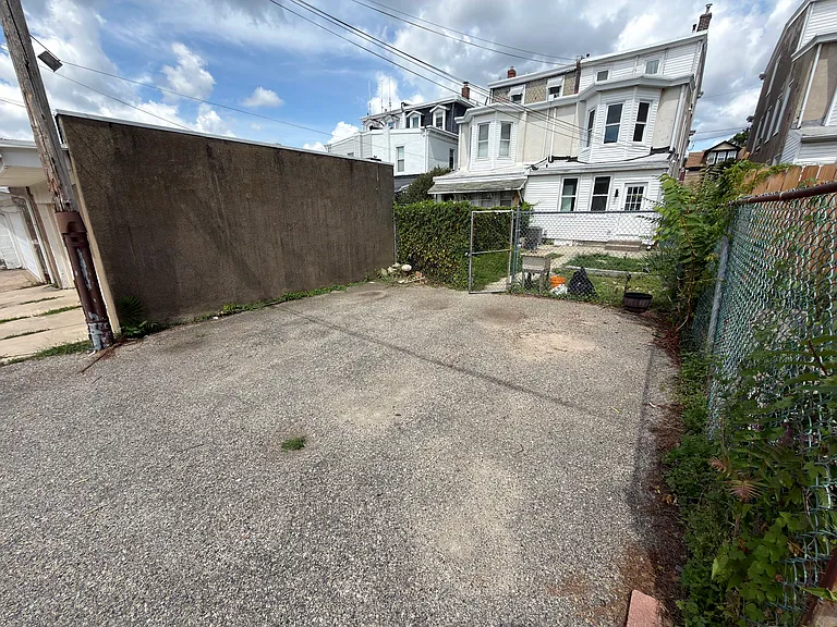 327 Roxborough Ave #1 — Photo 13