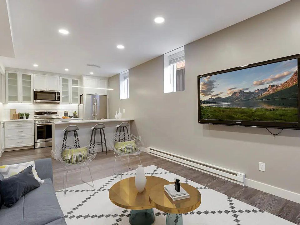 1st image of 609 W Dayton Ave #1