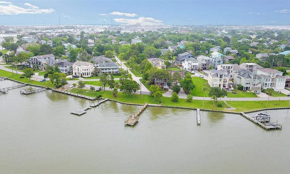 1st image of 203 W Shore Dr