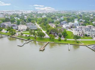203 W Shore Dr, Clear Lake Shores, TX 77565